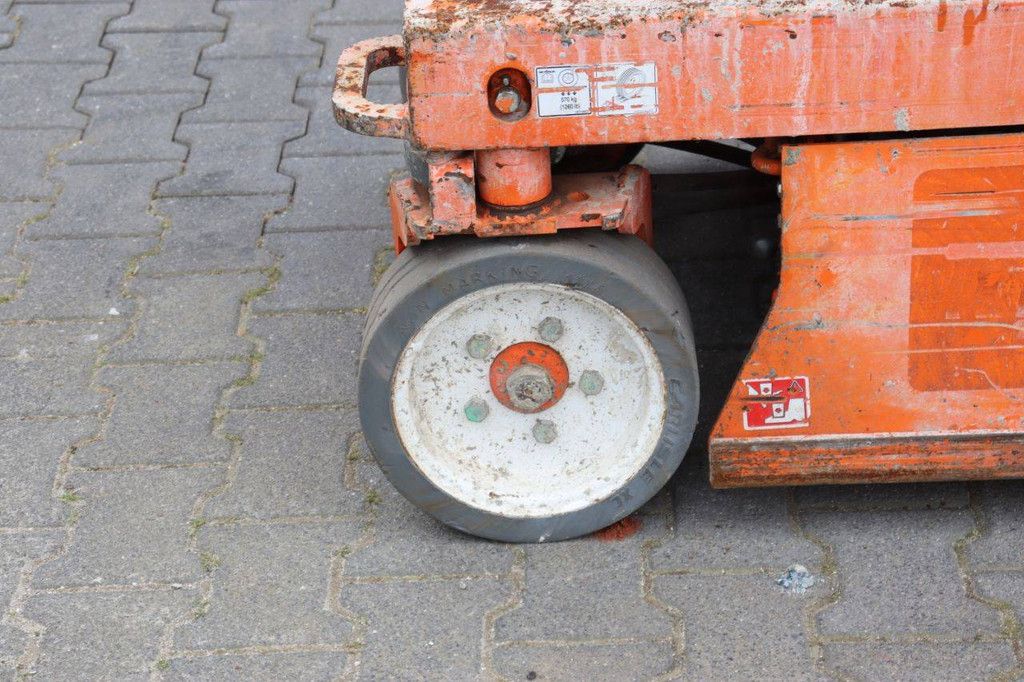 SkyJack SJIII-3219 Electric Scissor Lift