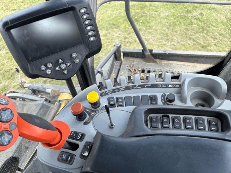 New Holland FR9050