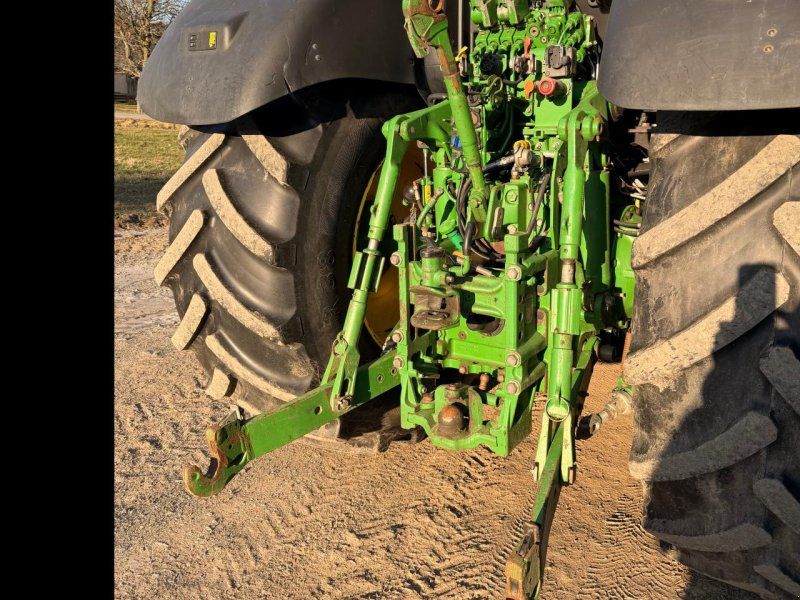 John Deere 6215 R