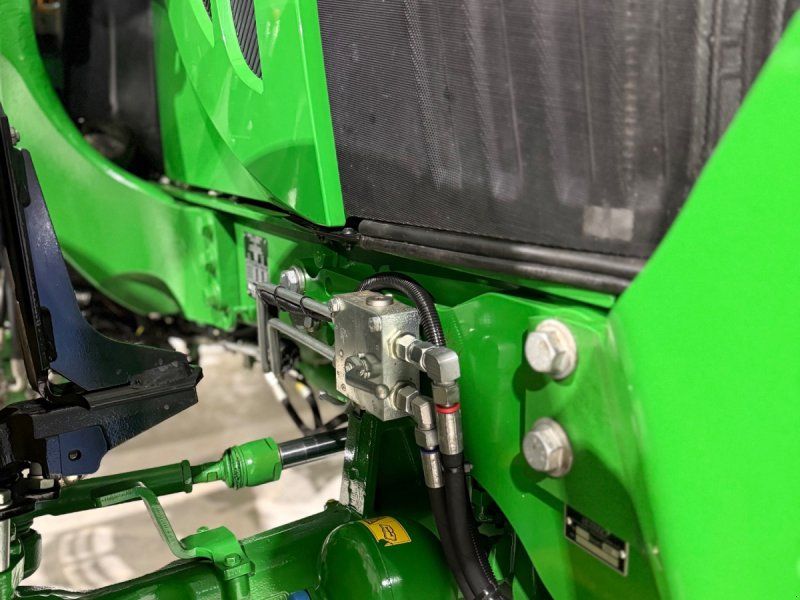 John Deere 6100M