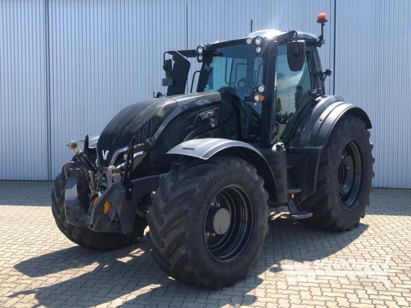 Valtra T 215 D | RTK | UNLIMITED | LED