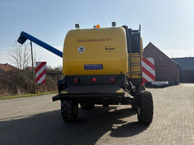 New Holland CS 6080 mit 6,10m Varifeed