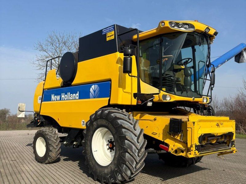 New Holland CS 6080 mit 6,10m Varifeed