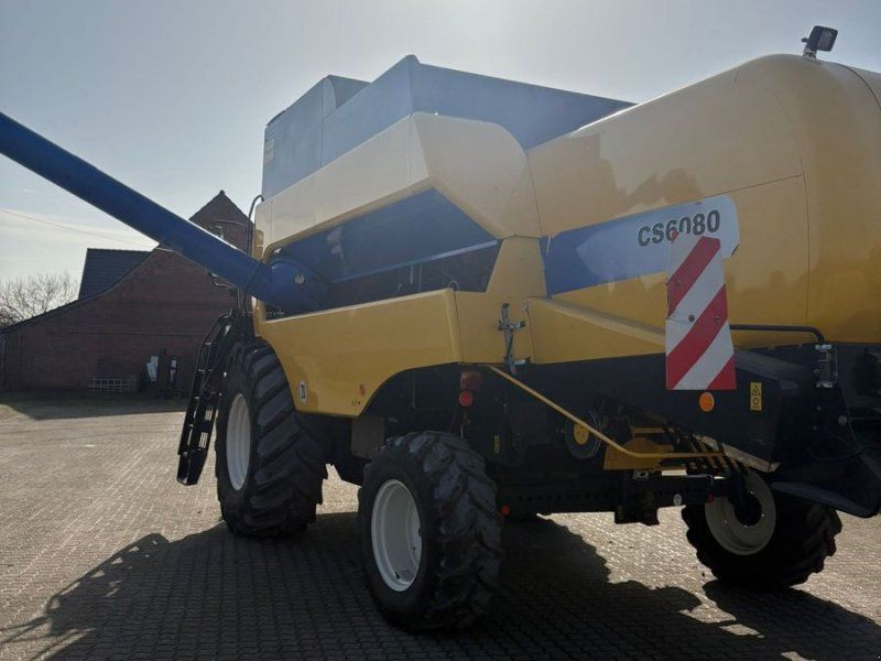 New Holland CS 6080 mit 6,10m Varifeed