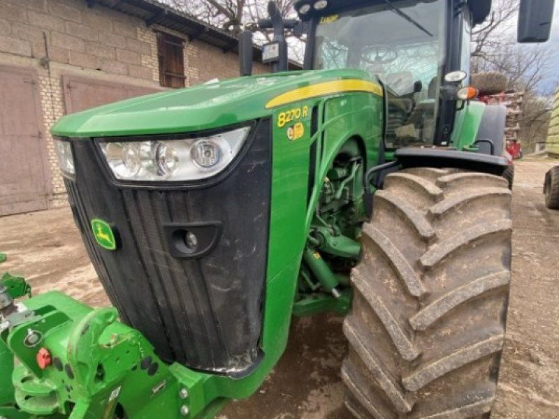 John Deere 8270R