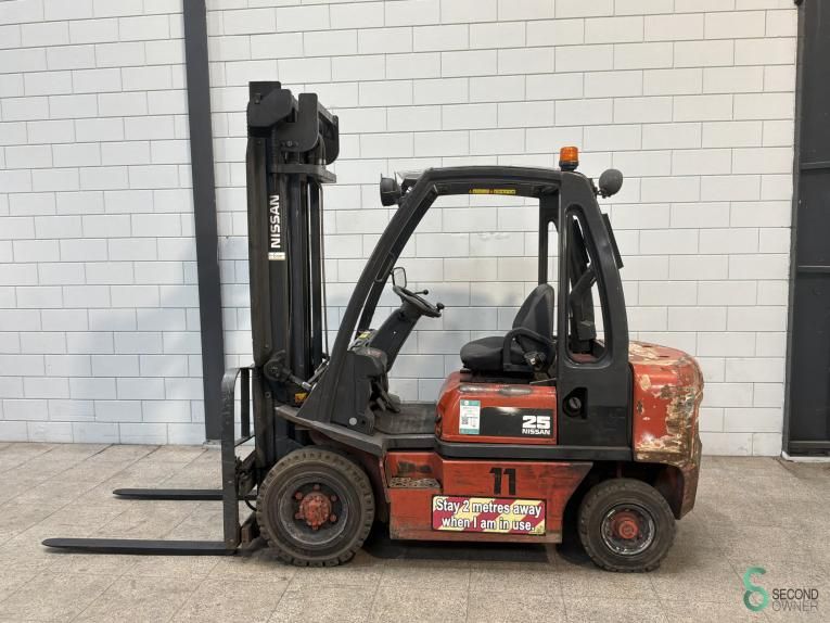 Forklifts Diesel Nissan FD25 2003
