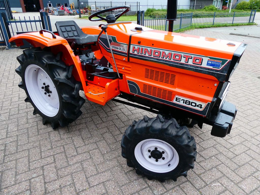 Hinomoto E1804 4wd / 1497 Draaiuren / Miditrekker