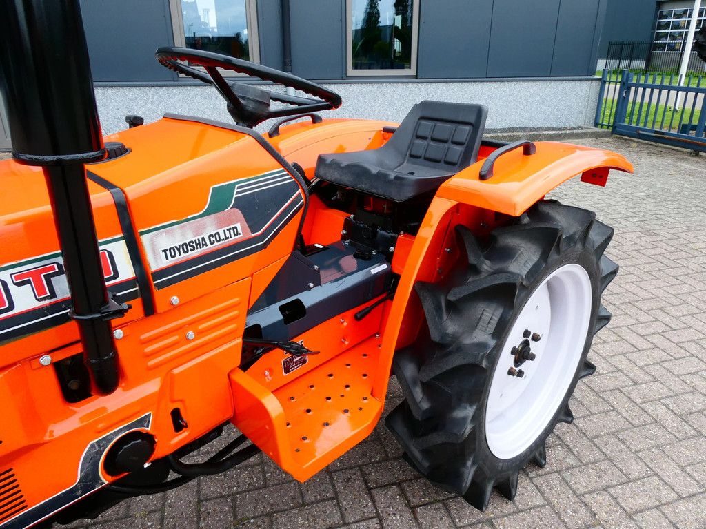 Hinomoto E1804 4wd / 1497 Draaiuren / Miditrekker