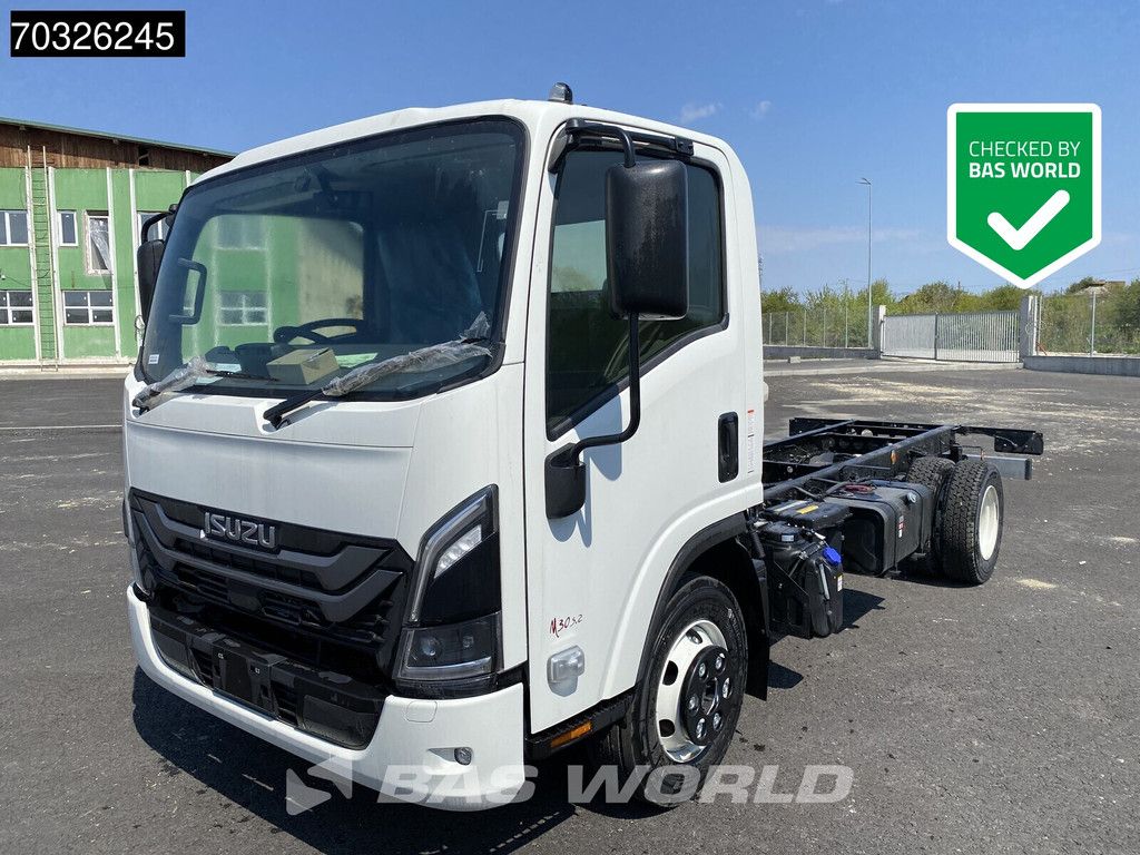 Isuzu M30 5.2 4X2 NEW! 7,5T Chassis 330cm Automatic Euro 6