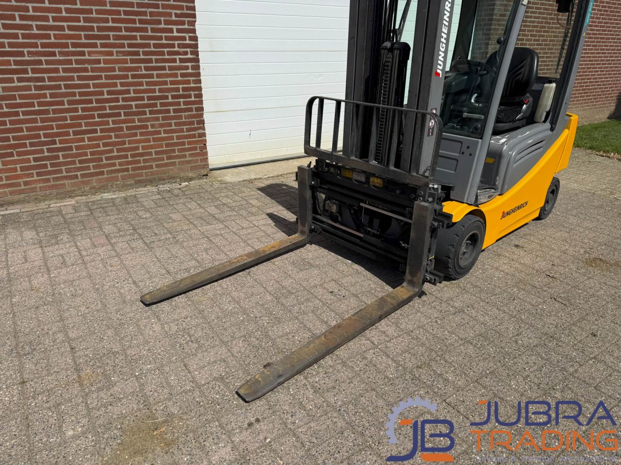 Jungheinrich EFG320 Elektro-Gabelstapler | 2019 | 8026Bh | 2T |
