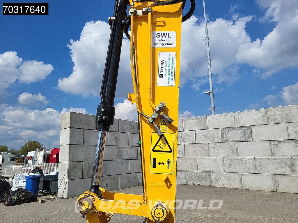JCB JS131 LC