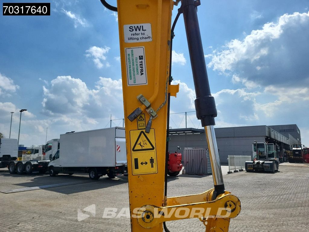 JCB JS131 LC