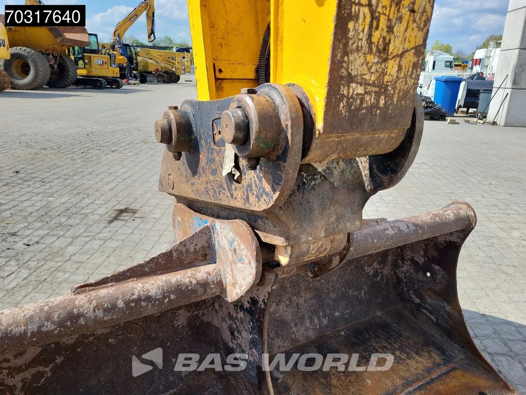 JCB JS131 LC