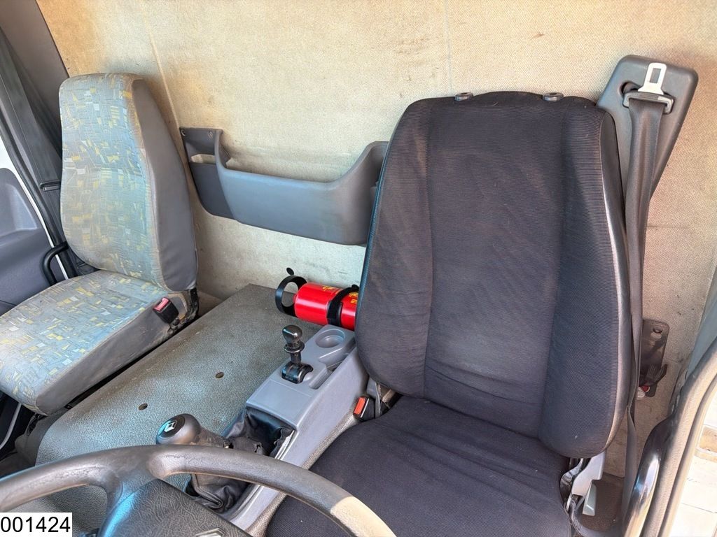 Renault Midlum 220 Manual gearbox, Petrol, 11,385 litres, 4-cylinder