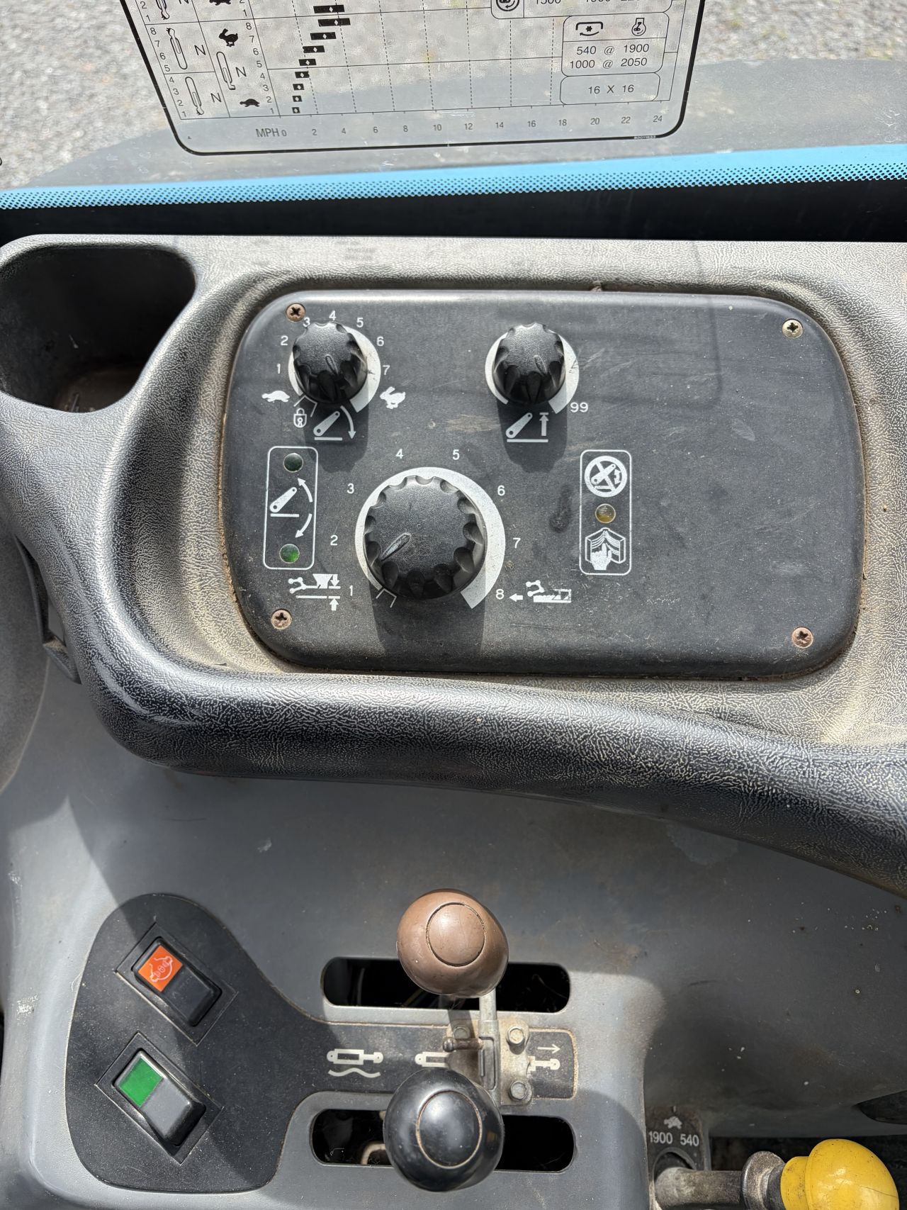 New Holland TS100 4wd kruipbak