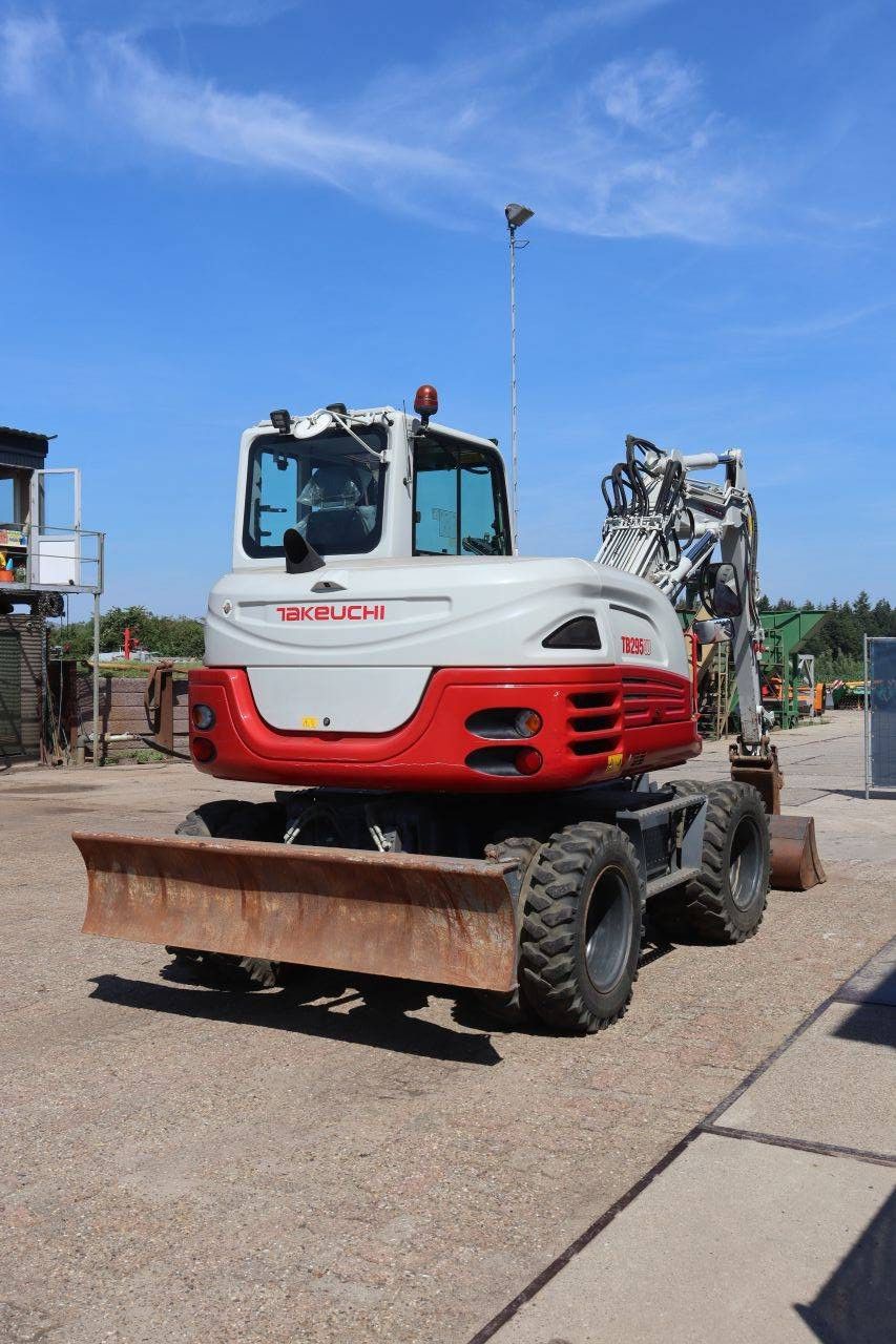 Radbagger Takeuchi TB295W Diesel 85kW 2021