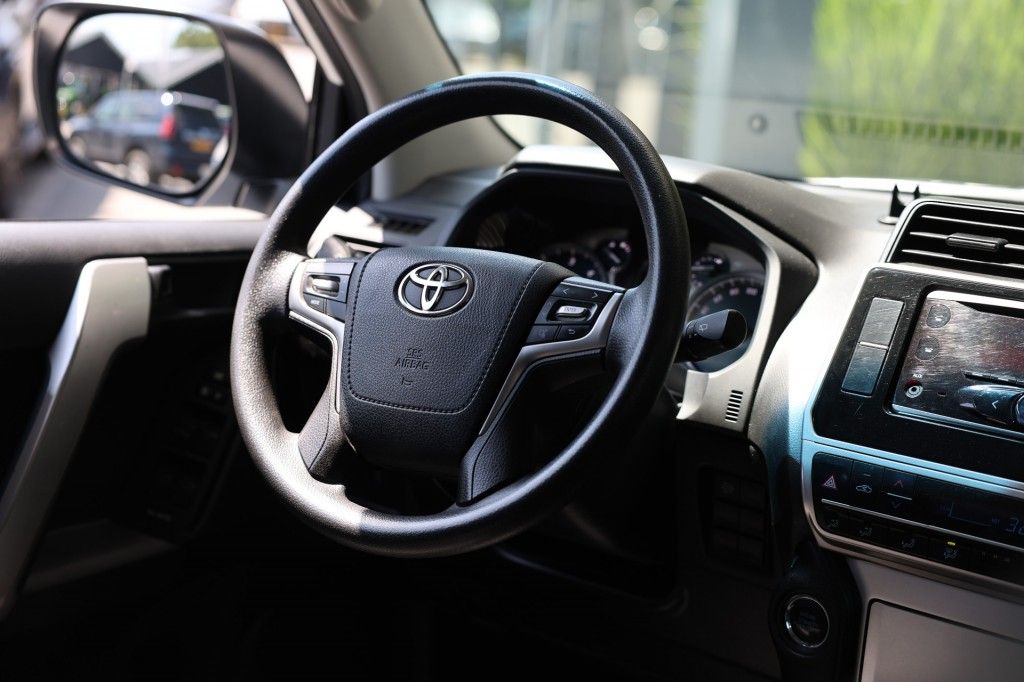 Toyota Landcruiser 150 2.8 D-4D 5DRS COMFORT A/T VAN