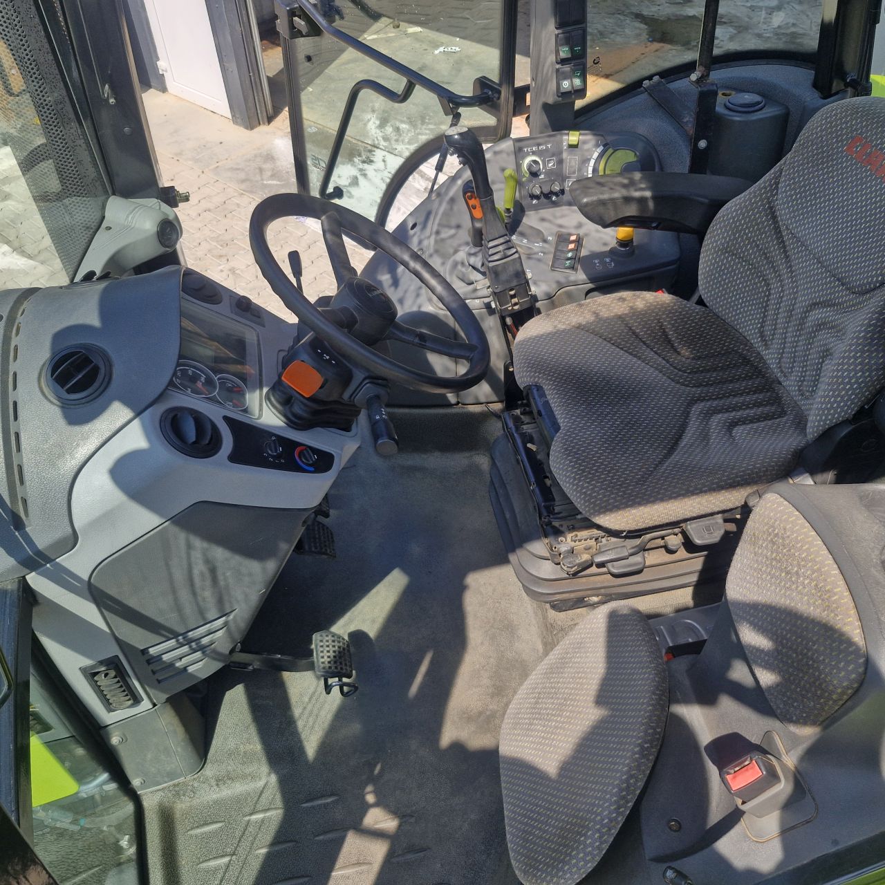 Claas Arion 410
