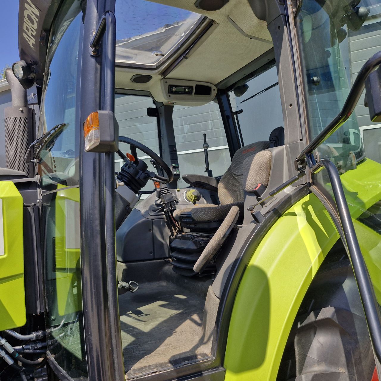 Claas Arion 410