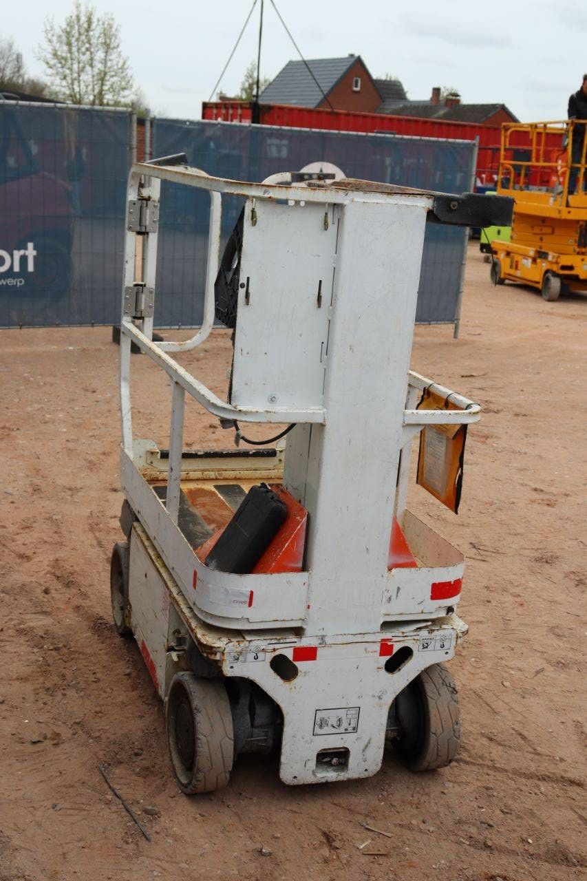 JLG 1230ES Electric Mast Lift 5.66m 2014