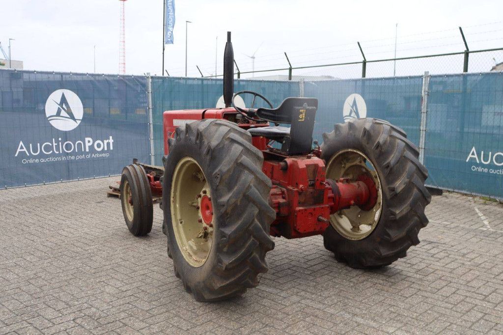 International 523 Dieseltraktor, Baujahr 1966, mit Ersatzteilen