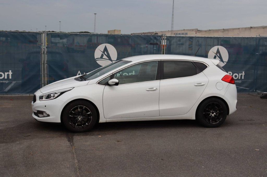 Passenger car Kia Ceed Diesel 110hp 2014 (Margin)