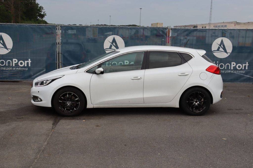 Passenger car Kia Ceed Diesel 110hp 2014 (Margin)