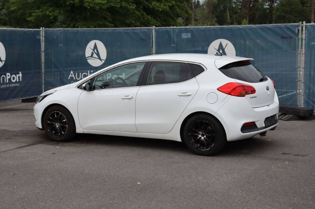 Passenger car Kia Ceed Diesel 110hp 2014 (Margin)