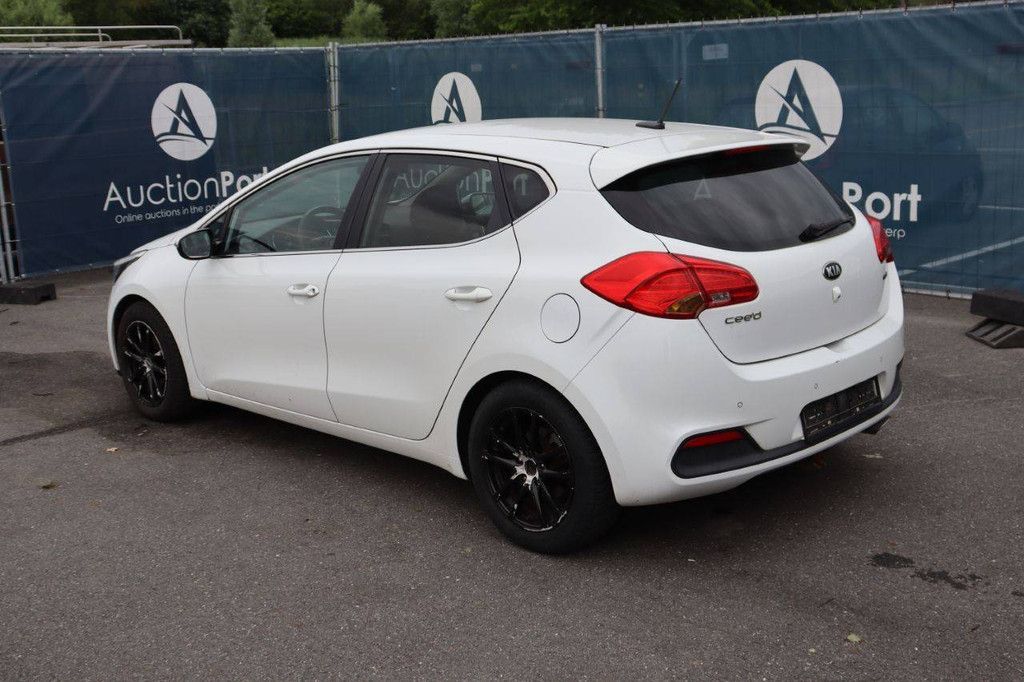 Passenger car Kia Ceed Diesel 110hp 2014 (Margin)