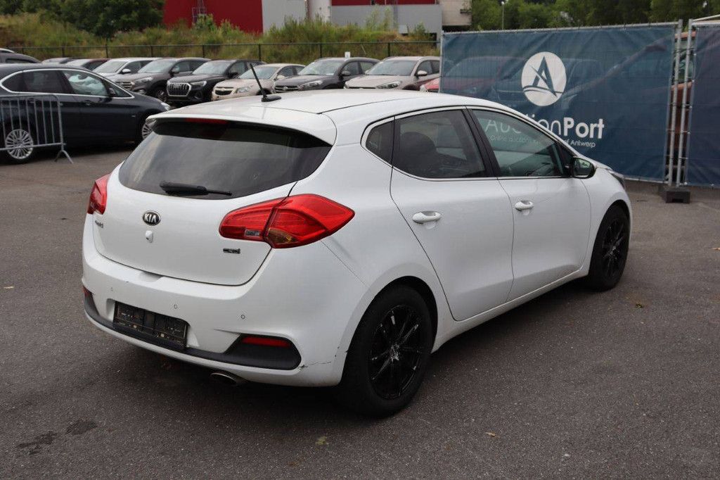 Passenger car Kia Ceed Diesel 110hp 2014 (Margin)