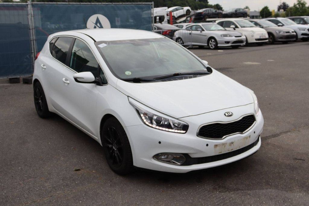 Passenger car Kia Ceed Diesel 110hp 2014 (Margin)
