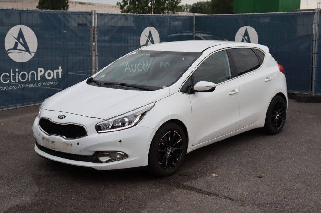 Passenger car Kia Ceed Diesel 110hp 2014 (Margin)