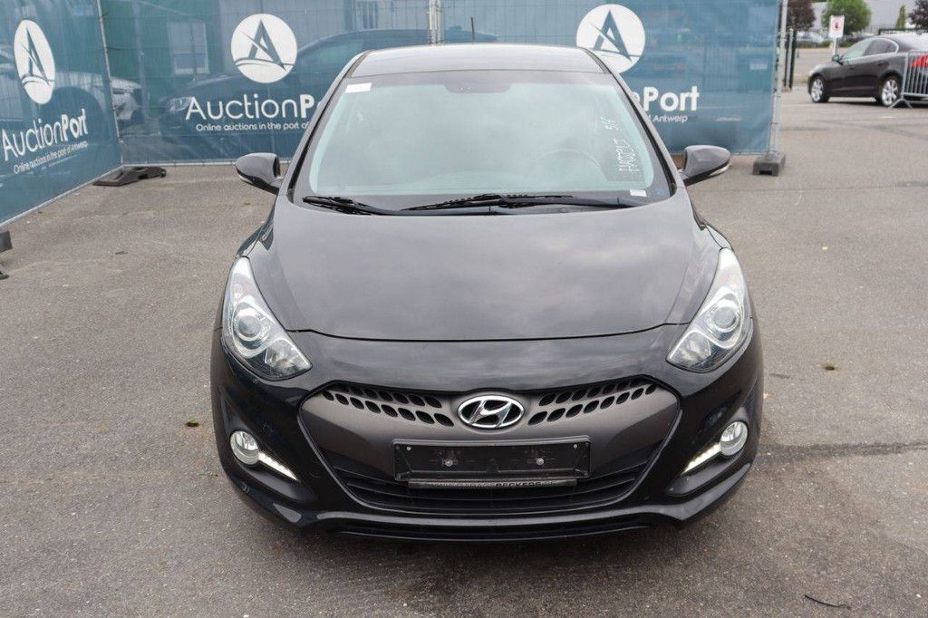 Pkw Hyundai i30 Benzin 135 PS 2013 (Margin)