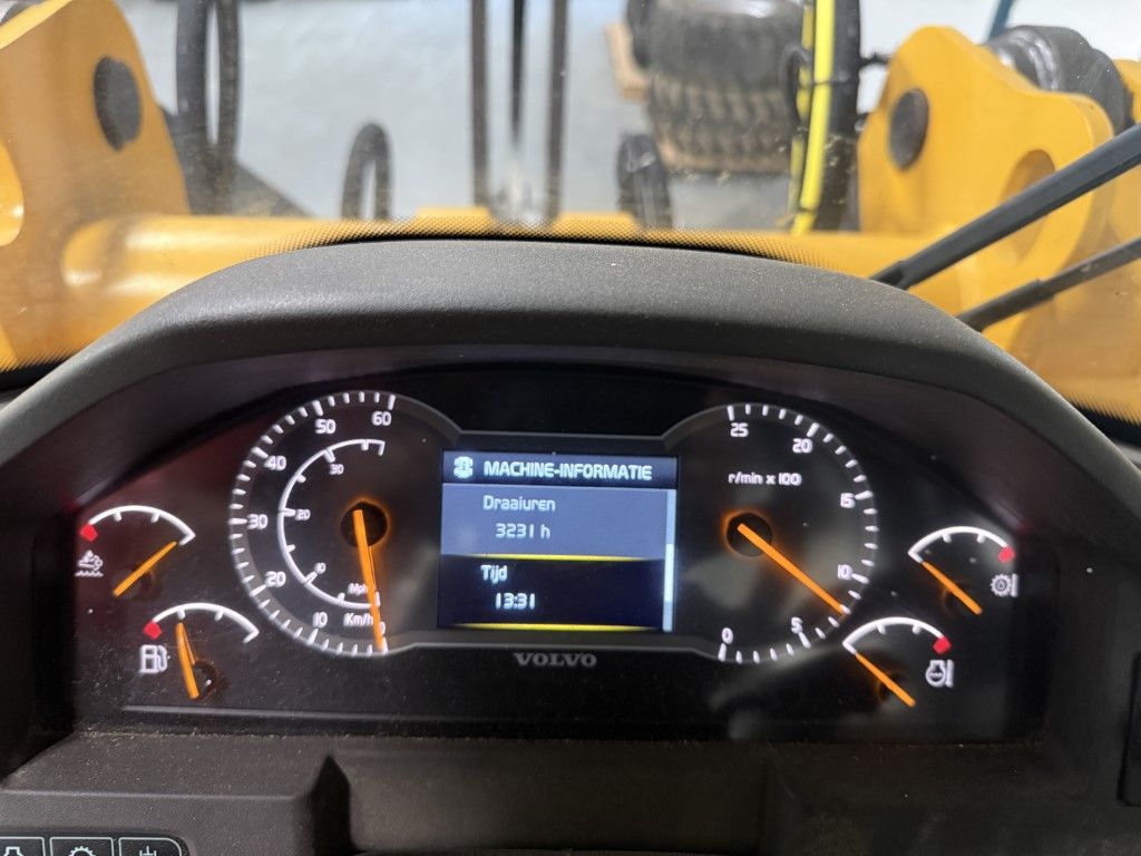 VOLVO L50H (BJR 2019 ) 3250 UUR