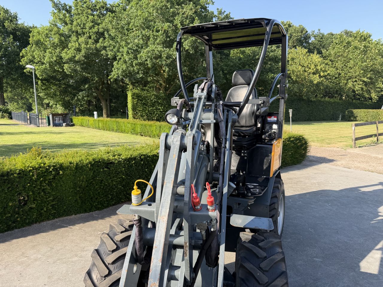 Nette Giant D337T mini shovel kniklader loader