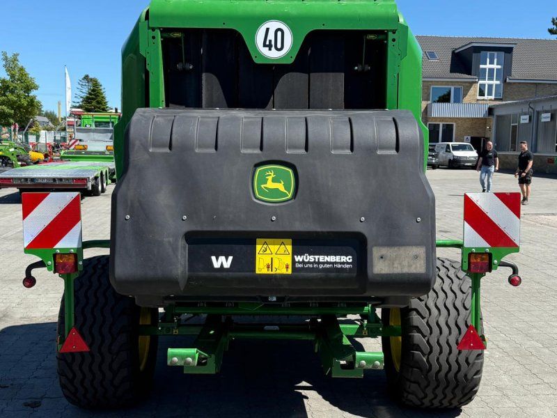 John Deere V461M