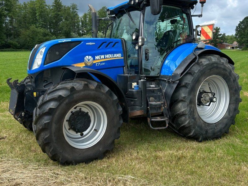 New Holland T7.230AC