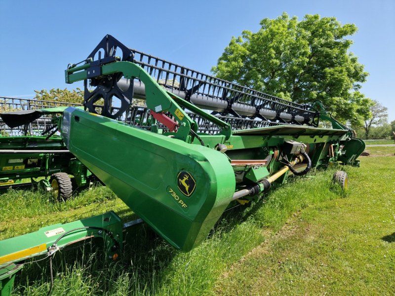 John Deere 730PF mit Wagen