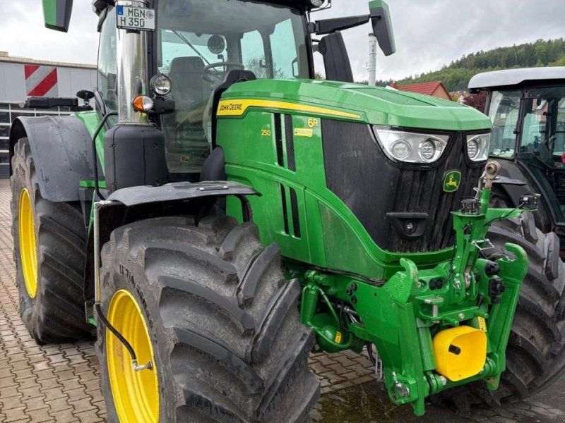 John Deere 6R 250