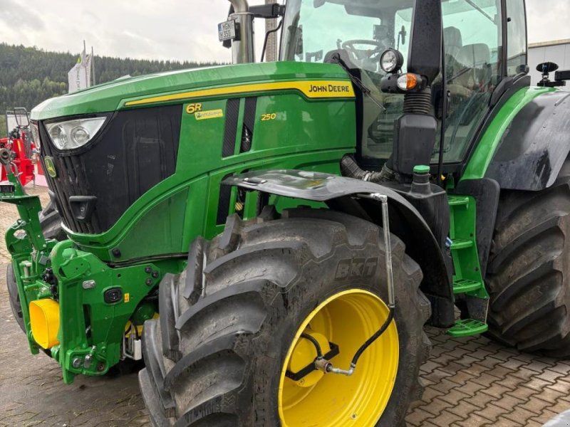 John Deere 6R 250