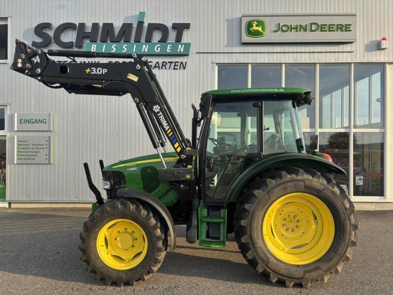 John Deere 5820