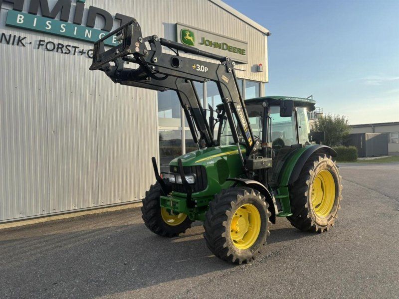 John Deere 5820