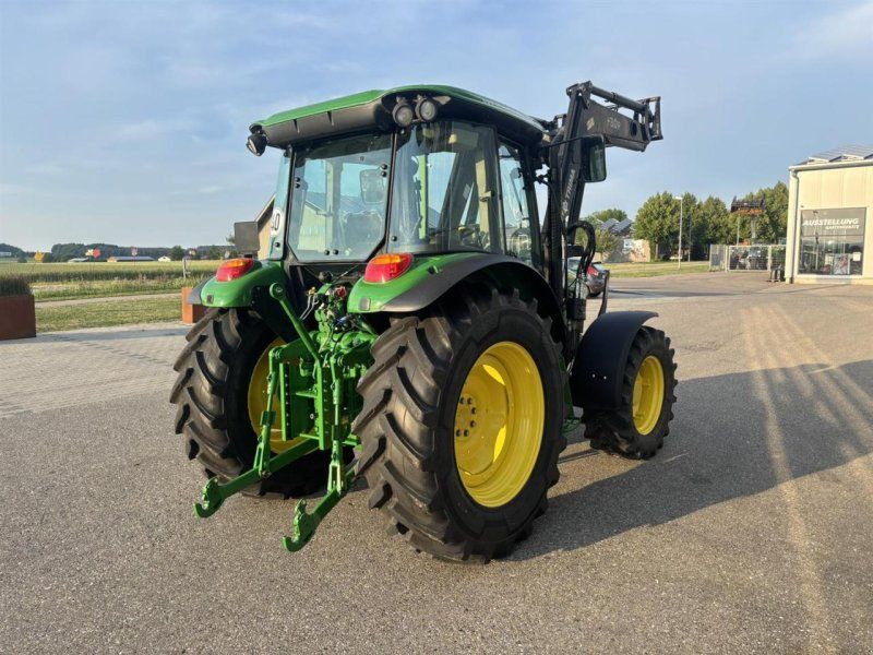 John Deere 5820