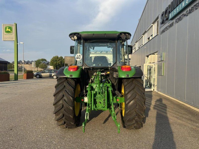 John Deere 5820