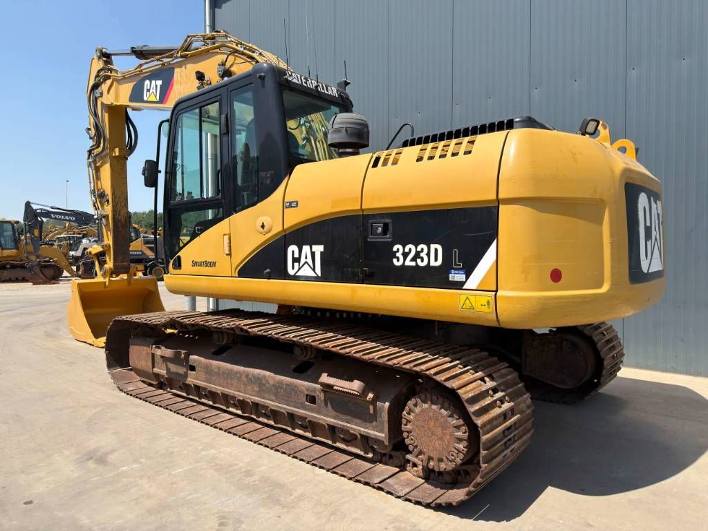 CAT 323D L
