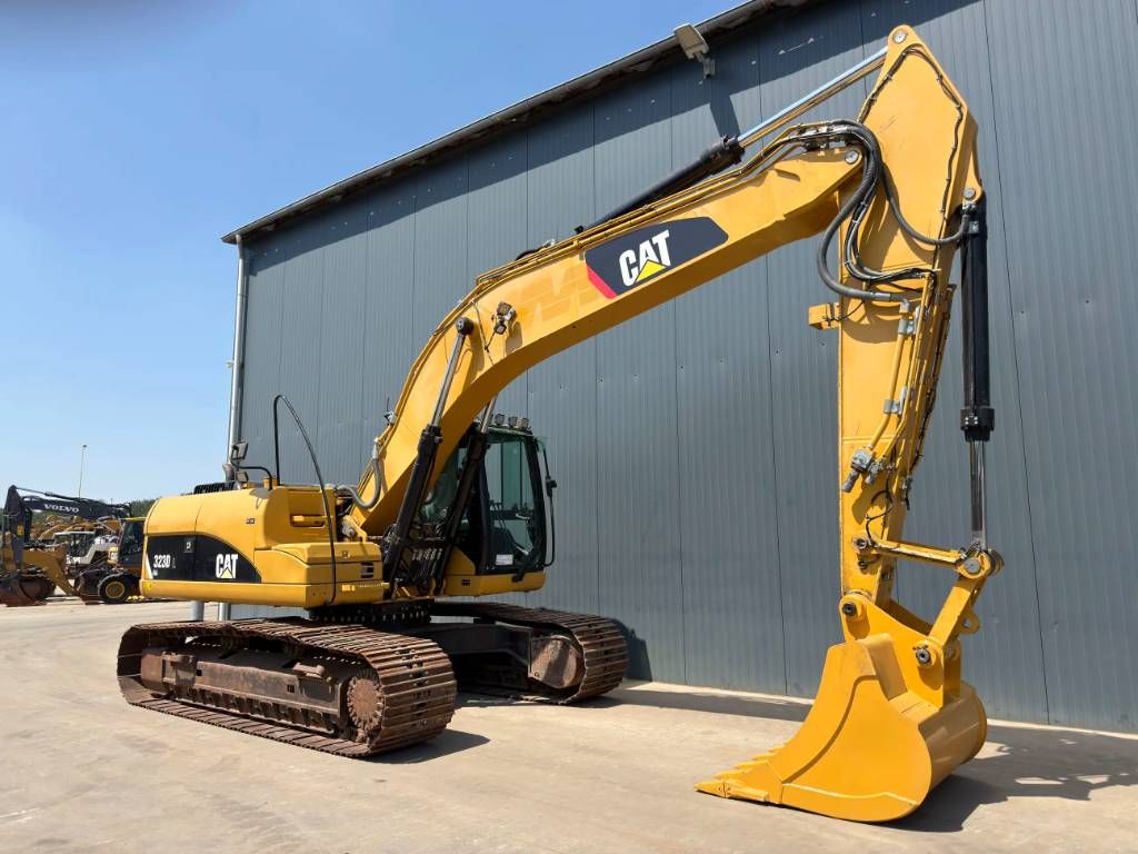 CAT 323D L