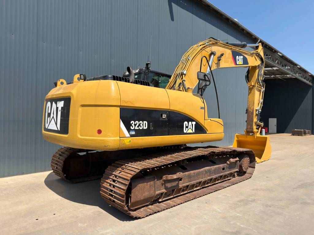 CAT 323D L