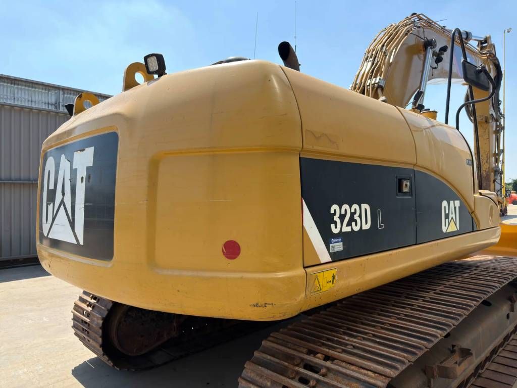CAT 323D L