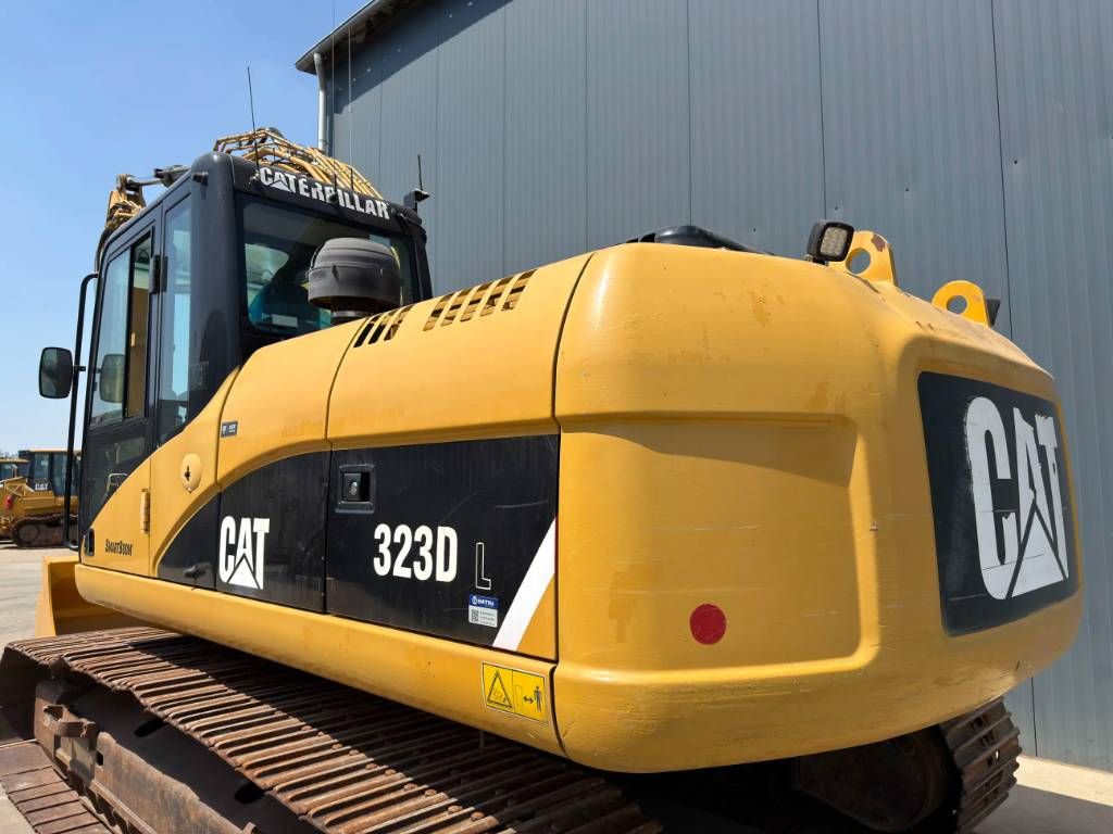 CAT 323D L