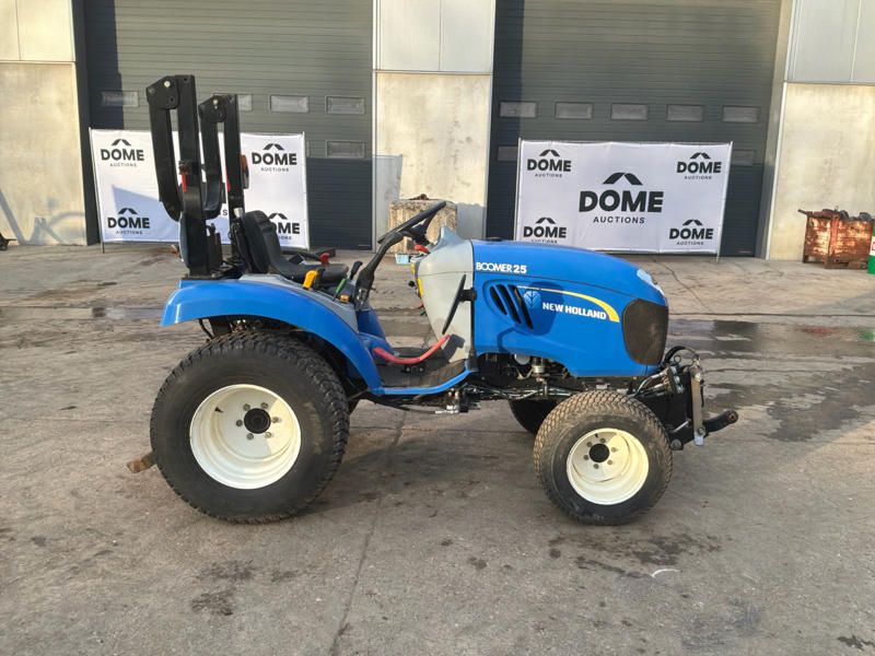 2013 New-Holland Boomer LA 25 Narrow-track tractor